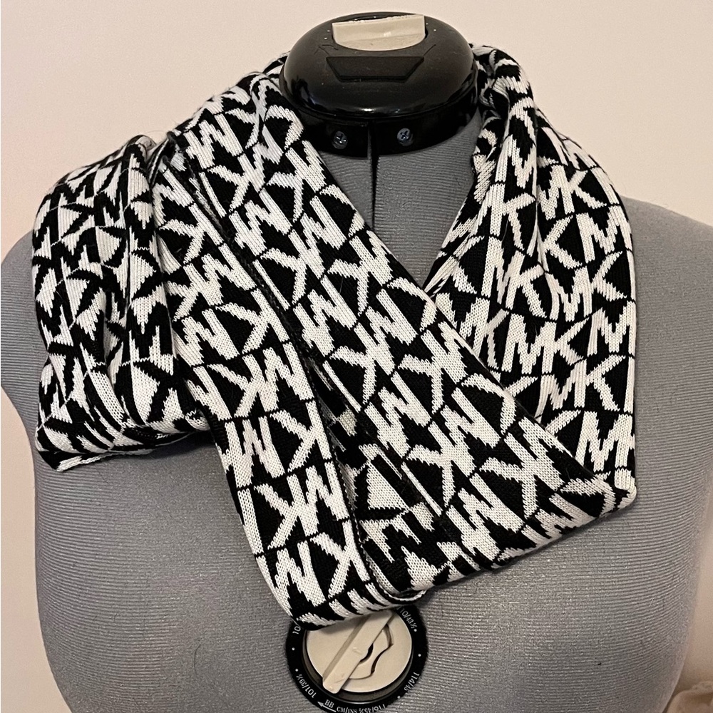 MK Scarf